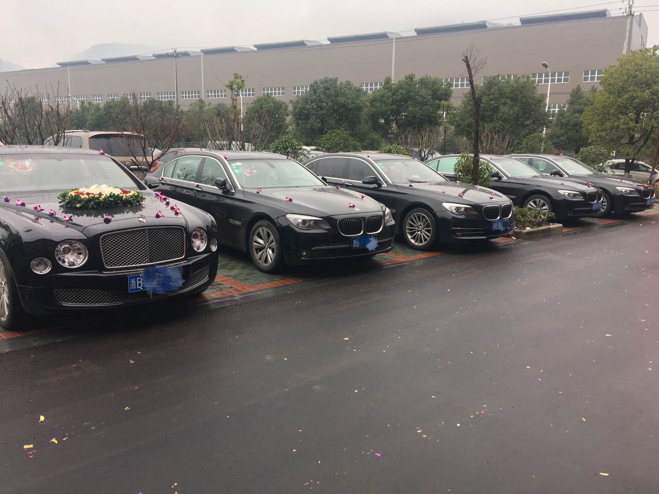 賓利+寶馬7系車隊(duì)